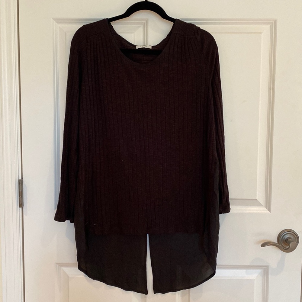 Pleione Lightweight Sweater Top w/Cutout Back